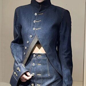 MOCK NECK DENIM JACKET- SNAP COLLAR, 3 FRONT BUTTON-HOLES, 4 FRONT DÉCOR BUTTONS